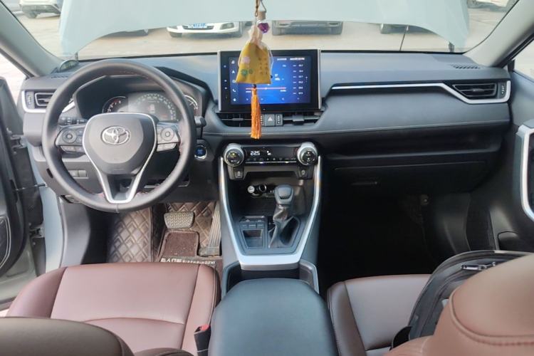 Used Toyota RAV4 2021 2.0L CVT Two-Wheel Drive Fashion Edition Center Console