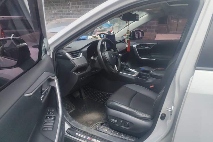 Used Toyota RAV4 2021 2.0L CVT Two-Wheel Drive Fashion Edition Driver Seat