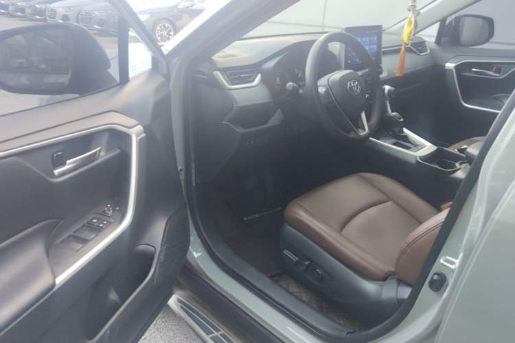 Used Toyota RAV4 2021 2.0L CVT Two-Wheel Drive Fashion Edition Driver Seat