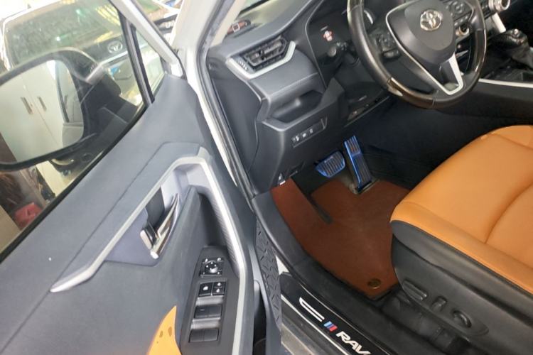 Used Toyota RAV4 2021 Dual-Engine 2.5L E-CVT Two-Wheel Drive Elite Edition Driver Seat