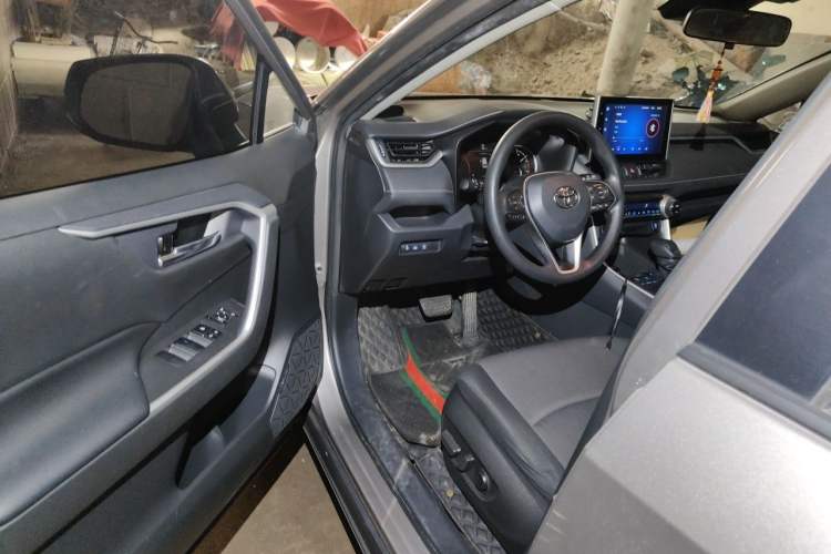 Used Toyota RAV4 2021 2.0L CVT Two-Wheel Drive Fashion Edition Driver Seat