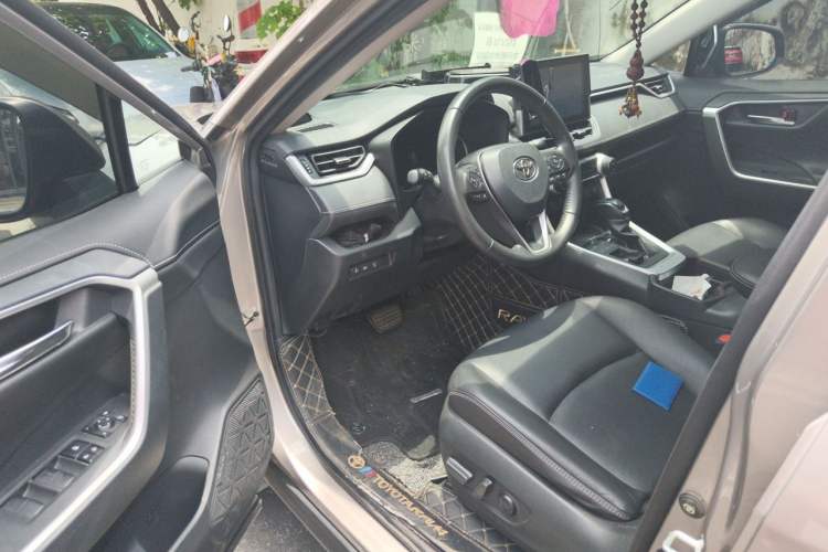 Used Toyota RAV4 2021 2.0L CVT Two-Wheel Drive Fashion PLUS Edition Driver Seat