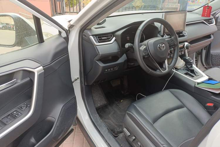 Used Toyota RAV4 2021 2.0L CVT Two-Wheel Drive Fashion PLUS Edition Driver Seat