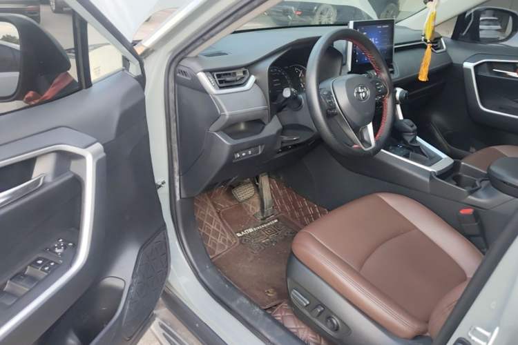 Used Toyota RAV4 2021 2.0L CVT Two-Wheel Drive Fashion Edition Driver Seat