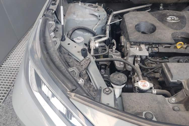 Used Toyota RAV4 2021 2.0L CVT Two-Wheel Drive Fashion Edition Engine Bay Right