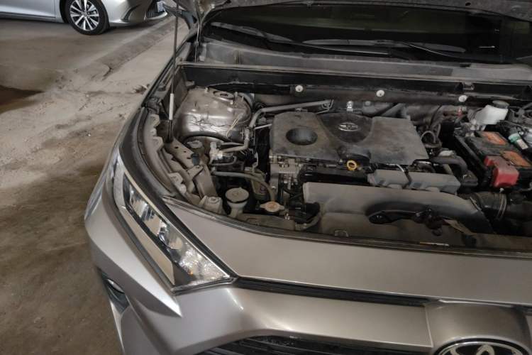 Used Toyota RAV4 2021 2.0L CVT Two-Wheel Drive Fashion Edition Engine Bay Right