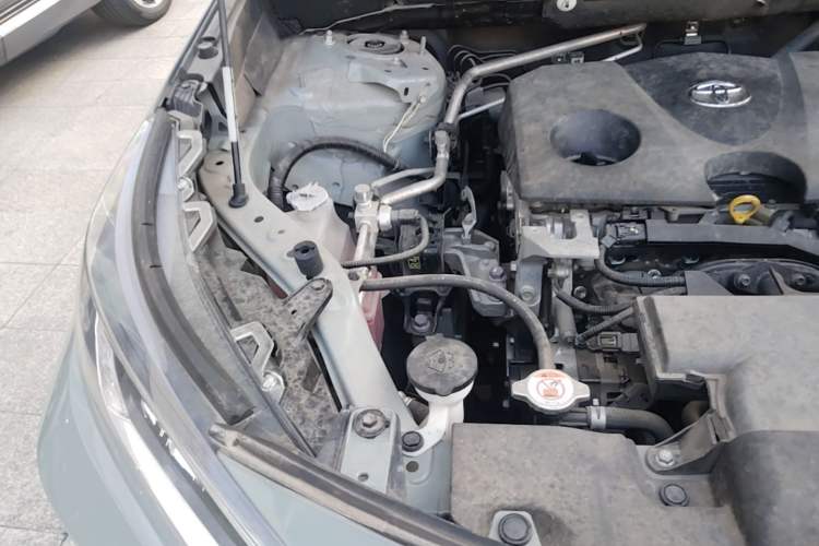 Used Toyota RAV4 2021 2.0L CVT Two-Wheel Drive Fashion Edition Engine Bay Right