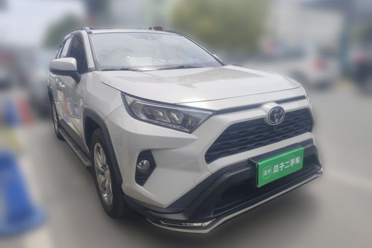 Used Toyota RAV4 2021 2.0L CVT Two-Wheel Drive Fashion Edition Front Right 45 Deg