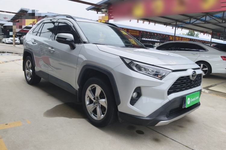 Used Toyota RAV4 2021 2.0L CVT Two-Wheel Drive Fashion Edition Front Right 45 Deg