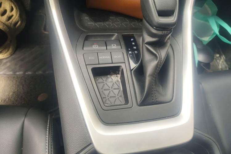 Used Toyota RAV4 2021 2.0L CVT Two-Wheel Drive Fashion Edition Gear Lever