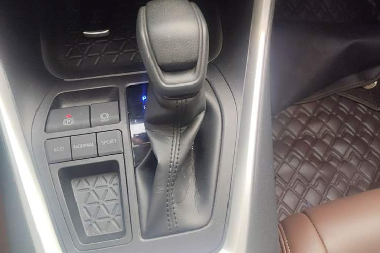 Used Toyota RAV4 2021 2.0L CVT Two-Wheel Drive Fashion Edition Gear Lever