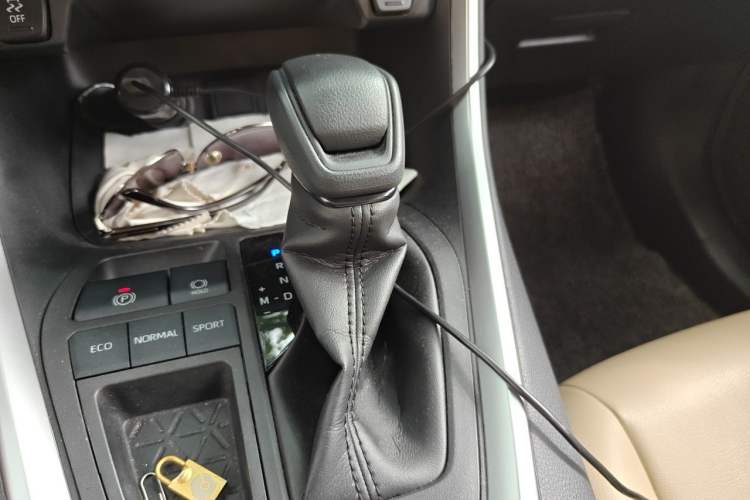 Used Toyota RAV4 2021 2.0L CVT Two-Wheel Drive Urban Edition Gear Lever
