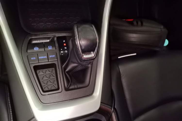 Used Toyota RAV4 2021 2.0L CVT Two-Wheel Drive Fashion PLUS Edition Gear Lever