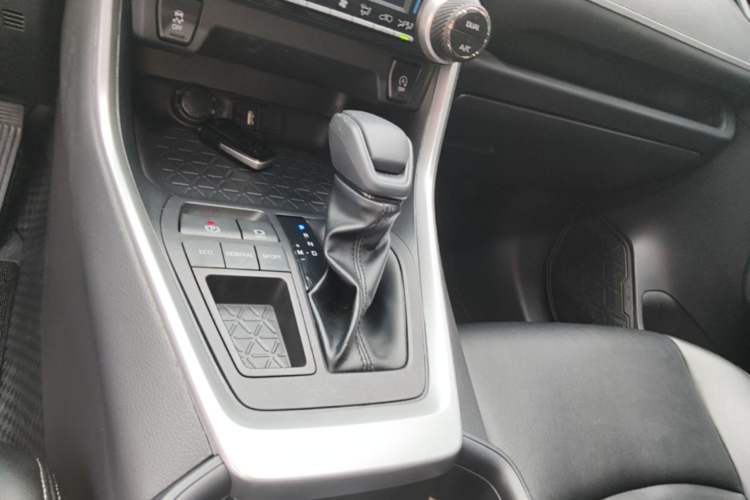 Used Toyota RAV4 2021 2.0L CVT Two-Wheel Drive Fashion Edition Gear Lever