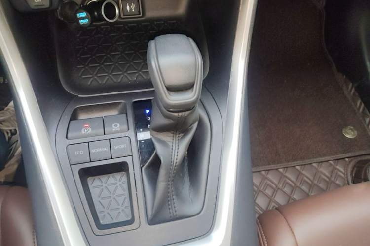 Used Toyota RAV4 2021 2.0L CVT Two-Wheel Drive Fashion Edition Gear Lever
