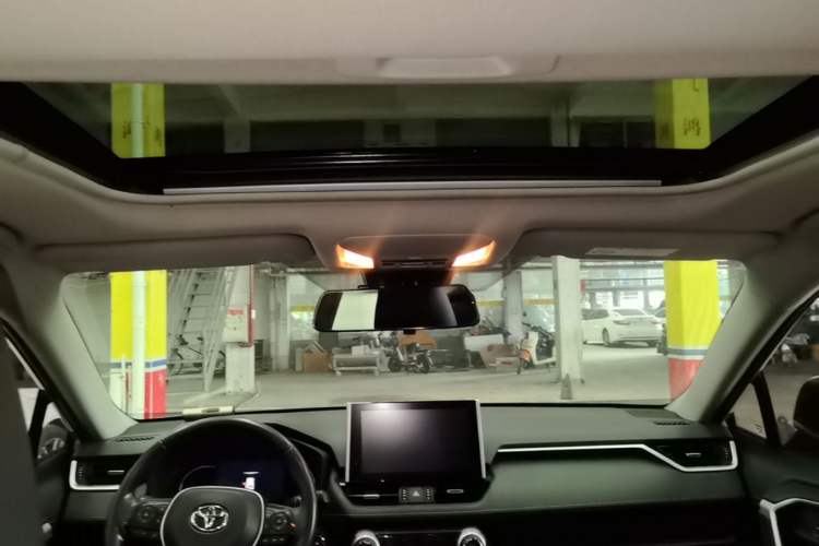 Used Toyota RAV4 2021 2.0L CVT Two-Wheel Drive Fashion PLUS Edition Headliner