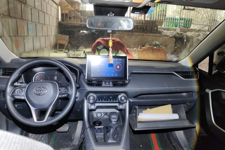 Used Toyota RAV4 2021 2.0L CVT Two-Wheel Drive Fashion Edition Headliner