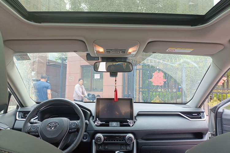 Used Toyota RAV4 2021 2.0L CVT Two-Wheel Drive Fashion PLUS Edition Headliner