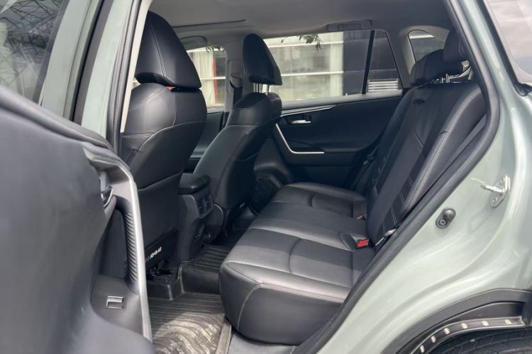 Used Toyota RAV4 2021 2.0L CVT Two-Wheel Drive Fashion PLUS Edition Interior 2