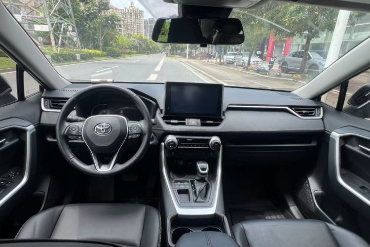 Used Toyota RAV4 2021 2.0L CVT Two-Wheel Drive Fashion PLUS Edition Interior 4