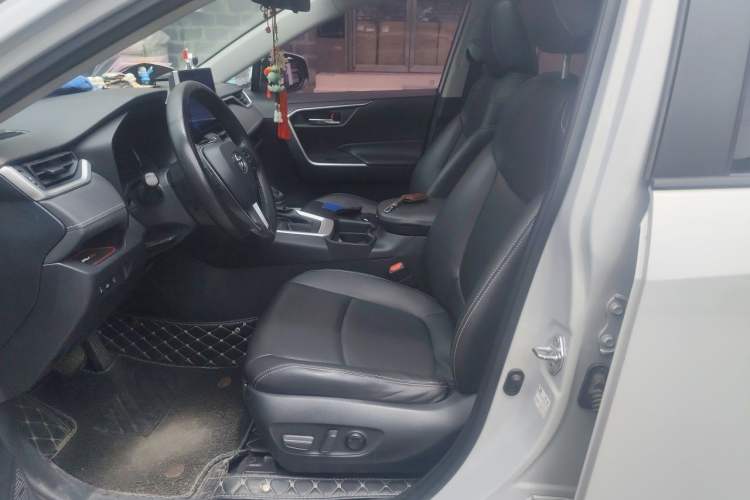 Used Toyota RAV4 2021 2.0L CVT Two-Wheel Drive Fashion Edition Left Front Seat