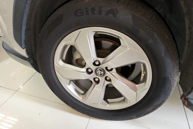 Used Toyota RAV4 2021 Dual-Engine 2.5L E-CVT Two-Wheel Drive Elite Edition Left Front Wheel Hub