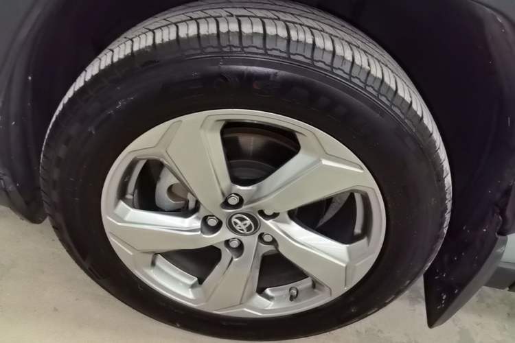 Used Toyota RAV4 2021 2.0L CVT Two-Wheel Drive Fashion PLUS Edition Left Front Wheel Hub