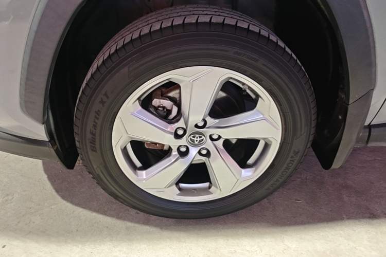 Used Toyota RAV4 2021 Dual-Engine 2.5L E-CVT Two-Wheel Drive Elite Edition Left Front Wheel Hub