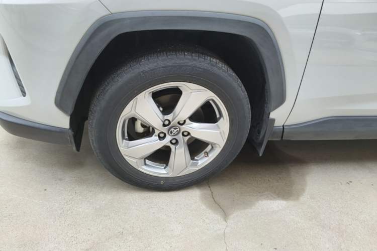 Used Toyota RAV4 2021 2.0L CVT Two-Wheel Drive Fashion Edition Left Front Wheel Hub