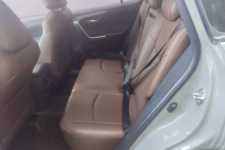 Used Toyota RAV4 2021 2.0L CVT Two-Wheel Drive Fashion Edition Left Rear Seat