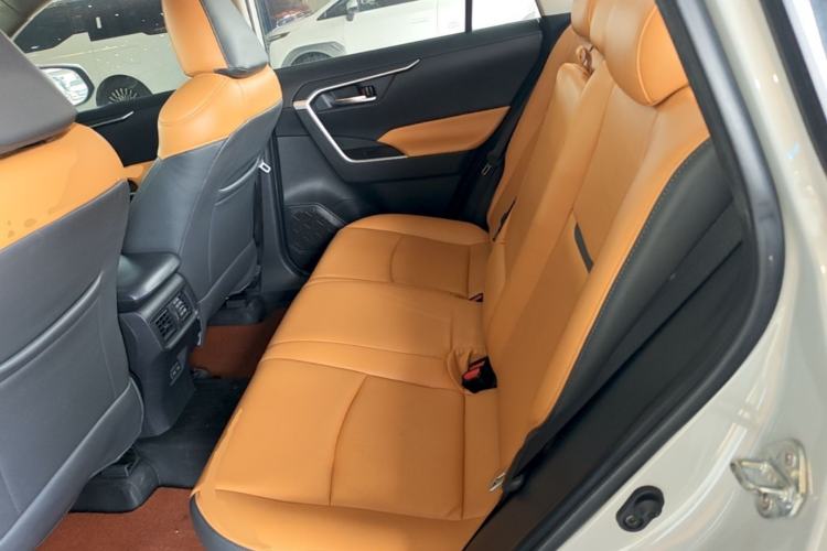 Used Toyota RAV4 2021 Dual-Engine 2.5L E-CVT Two-Wheel Drive Elite Edition Left Rear Seat