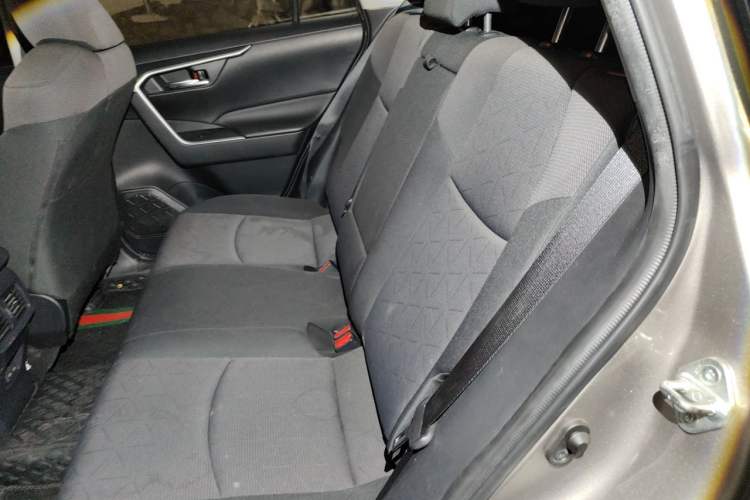 Used Toyota RAV4 2021 2.0L CVT Two-Wheel Drive Fashion Edition Left Rear Seat