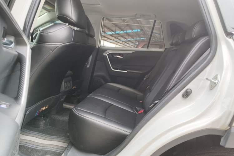 Used Toyota RAV4 2021 2.0L CVT Two-Wheel Drive Fashion Edition Left Rear Seat