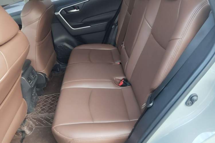 Used Toyota RAV4 2021 2.0L CVT Two-Wheel Drive Fashion Edition Left Rear Seat