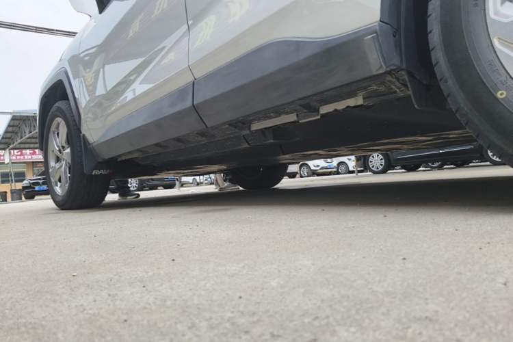 Used Toyota RAV4 2021 2.0L CVT Two-Wheel Drive Fashion Edition Left Side Sill