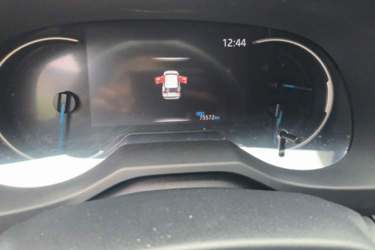 Used Toyota RAV4 2021 Revised Version Dual-Motor Hybrid 2.5L E-CVT Two-Wheel Drive Elite Edition Odometer Close Up