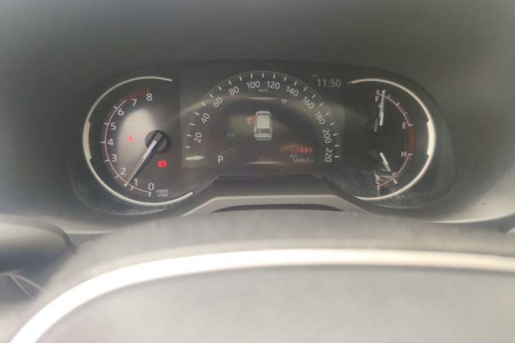 Used Toyota RAV4 2021 2.0L CVT Two-Wheel Drive Fashion Edition Odometer Close Up