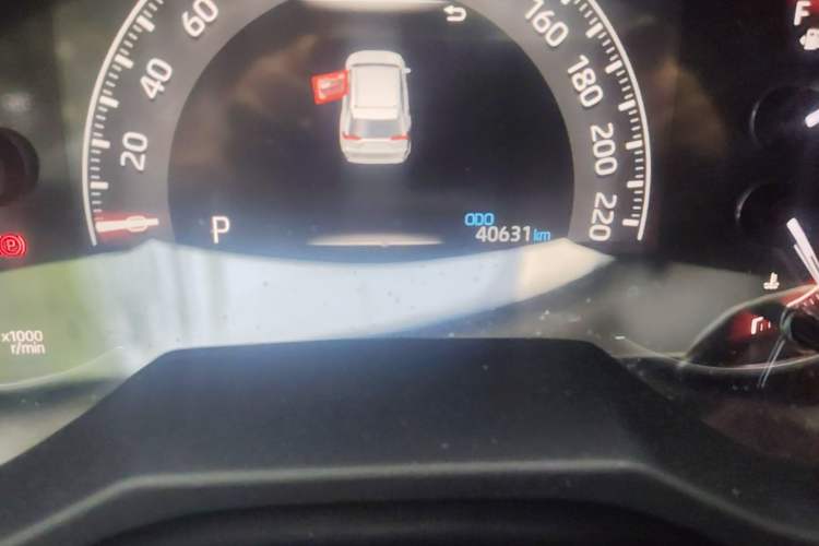 Used Toyota RAV4 2021 2.0L CVT Two-Wheel Drive Fashion Edition Odometer Close Up