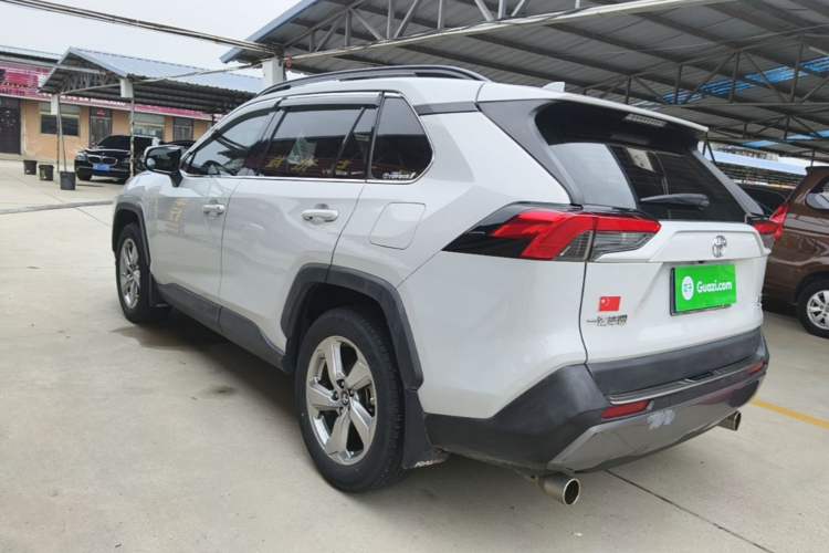 Used Toyota RAV4 2021 2.0L CVT Two-Wheel Drive Fashion Edition Rear Left 45 Deg
