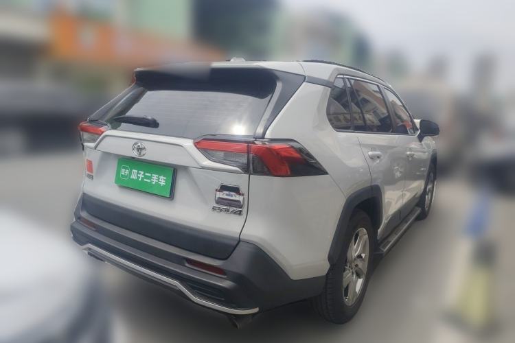 Used Toyota RAV4 2021 2.0L CVT Two-Wheel Drive Fashion Edition Rear Right 45 Deg