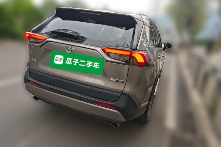 Used Toyota RAV4 2021 2.0L CVT Two-Wheel Drive Fashion PLUS Edition Rear Right 45 Deg