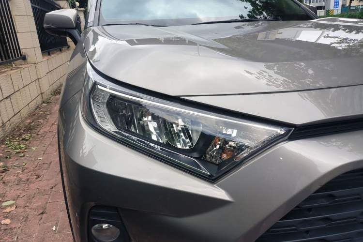 Used Toyota RAV4 2021 Revised Version Dual-Motor Hybrid 2.5L E-CVT Two-Wheel Drive Elite Edition Right Front Headlight
