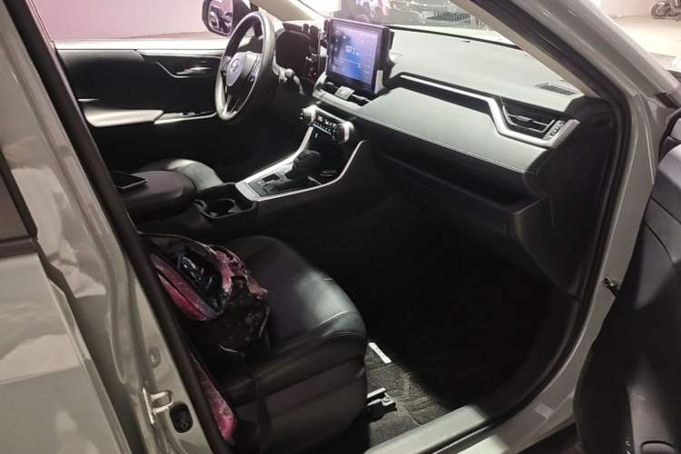 Used Toyota RAV4 2021 Dual-Engine 2.5L E-CVT Two-Wheel Drive Elite Edition Right Front Seat