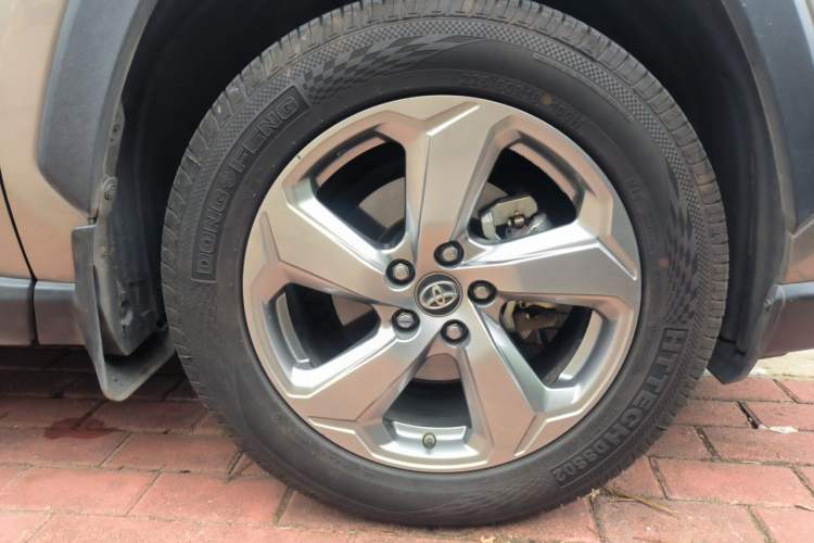 Used Toyota RAV4 2021 Revised Version Dual-Motor Hybrid 2.5L E-CVT Two-Wheel Drive Elite Edition Right Front Wheel Hub