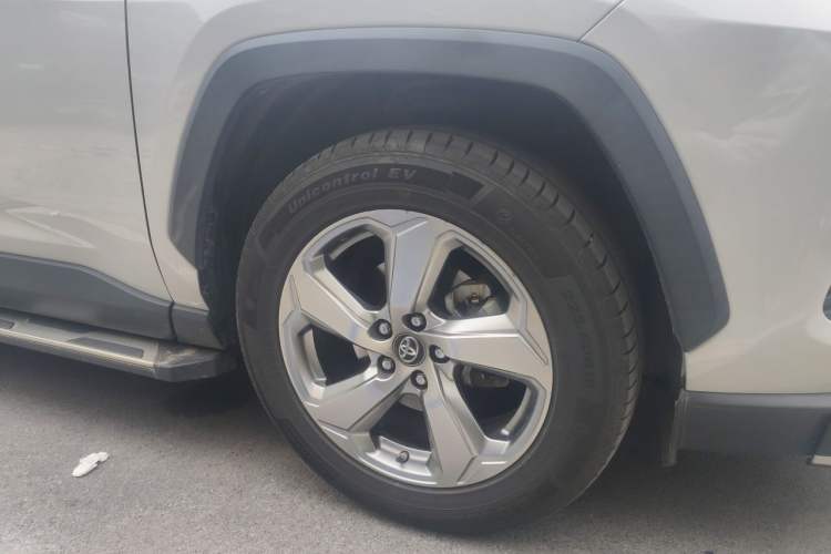 Used Toyota RAV4 2021 2.0L CVT Two-Wheel Drive Fashion Edition Right Front Wheel Hub