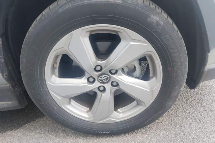 Used Toyota RAV4 2021 2.0L CVT Two-Wheel Drive Fashion Edition Right Front Wheel Hub