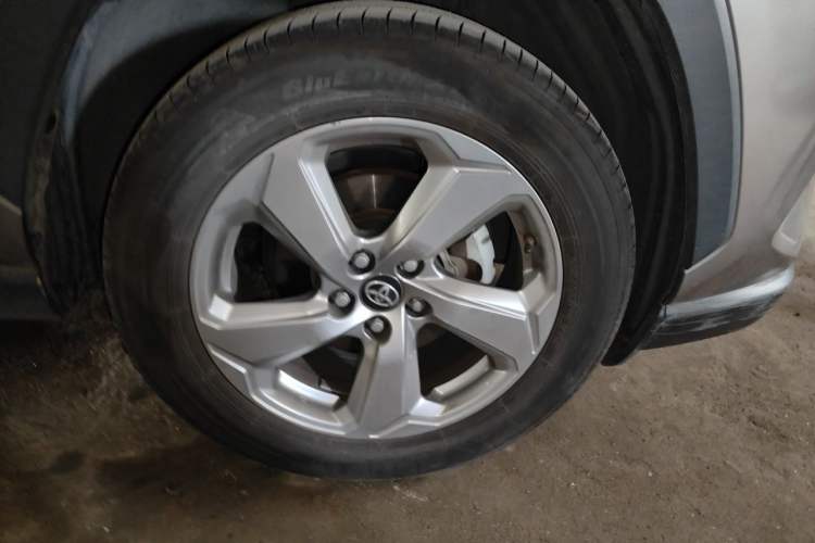 Used Toyota RAV4 2021 2.0L CVT Two-Wheel Drive Fashion Edition Right Front Wheel Hub