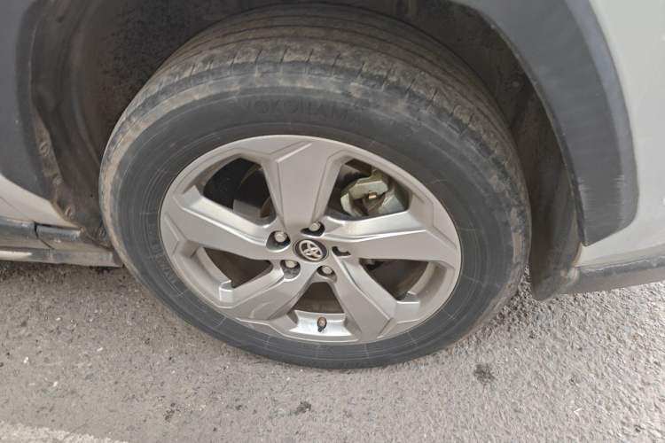 Used Toyota RAV4 2021 2.0L CVT Two-Wheel Drive Fashion PLUS Edition Right Front Wheel Hub