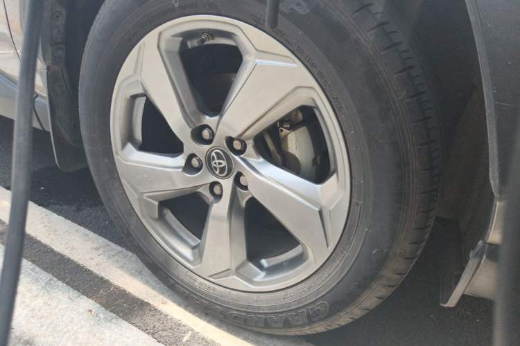 Used Toyota RAV4 2021 2.0L CVT Two-Wheel Drive Fashion PLUS Edition Right Front Wheel Hub