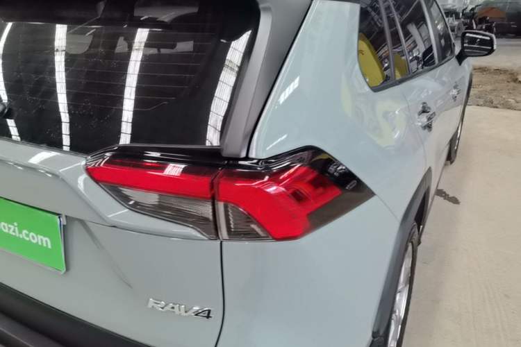Used Toyota RAV4 2021 2.0L CVT Two-Wheel Drive Fashion PLUS Edition Right Rear Taillight